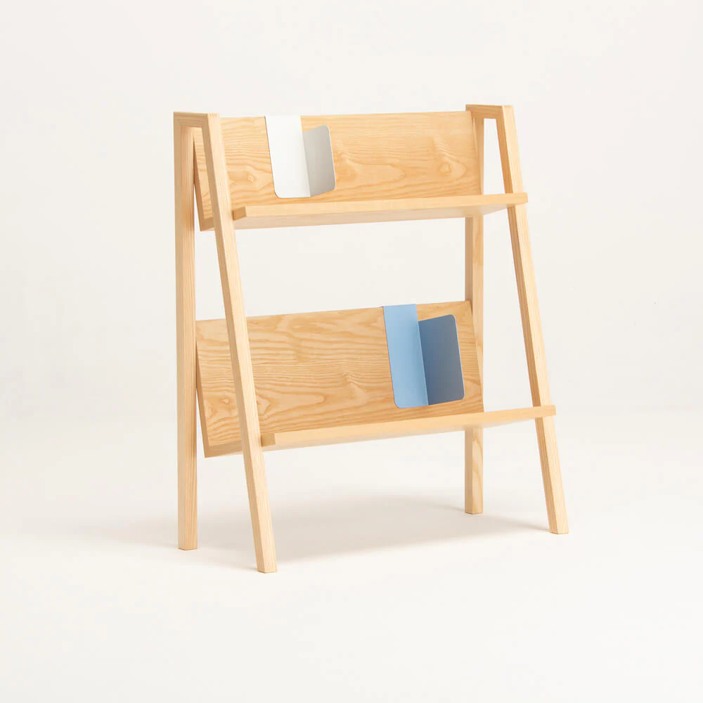 北海道産タモの美しい木目と耐久性にも優れた開放感のあるデザイン｜WOWの「BOOK RACK」