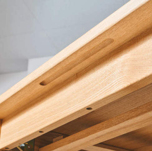 ダイニングテーブルにタモ材を採用する4つのメリット