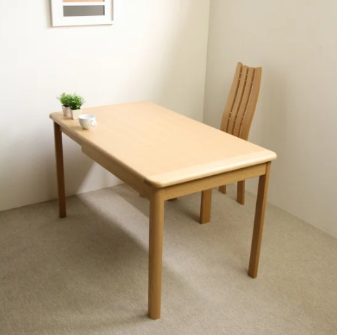 2人から4人で使うダイニングテーブルの最適サイズは？狭い部屋でも失敗しない選び方を解説