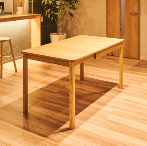 2人から4人で使うダイニングテーブルの最適サイズと設置スペース