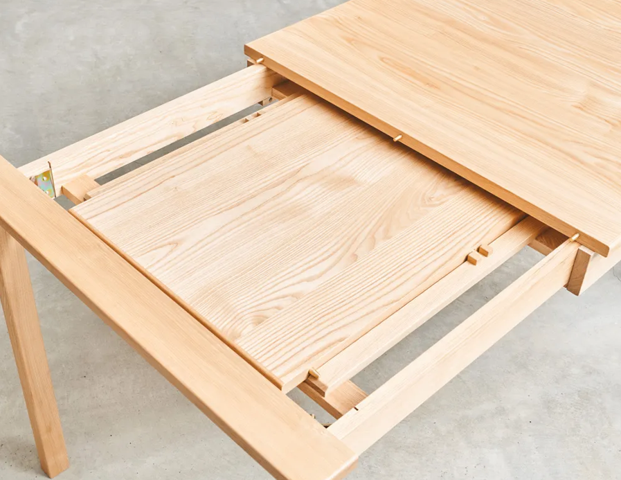 狭小住宅でも活躍する来客用ダイニングテーブルの種類と機能