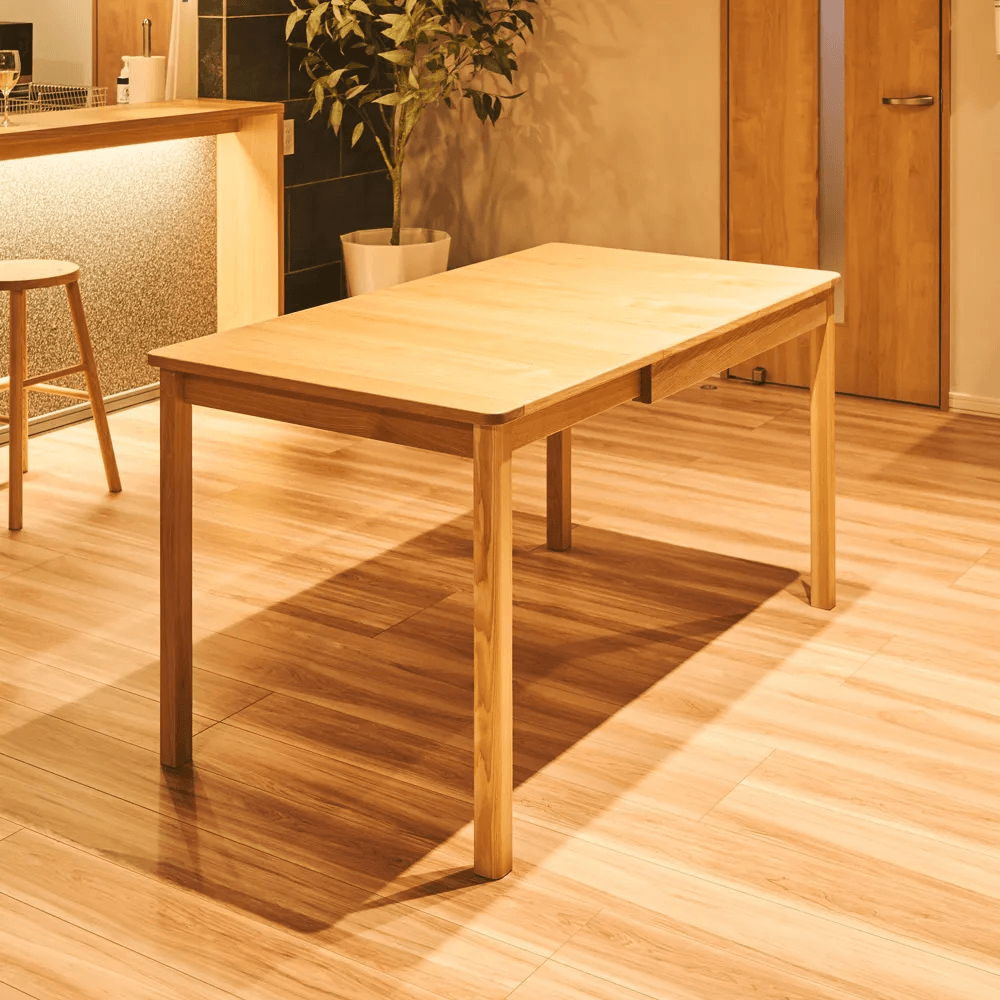 狭い部屋でも快適！4人用のコンパクトダイニングテーブルのサイズ目安